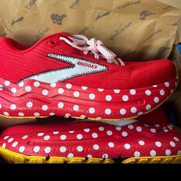 Brooks Minnie Mouse Red and White Polka Dot Sneakers NIB Womens 9 - Picture 1 of 10